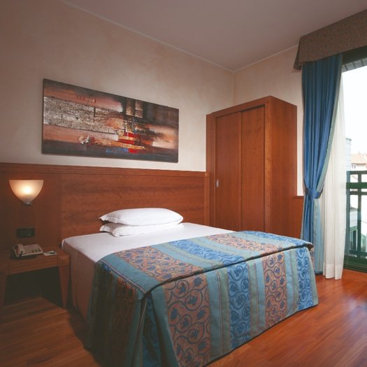 Single room Raffaello Hotel Milan