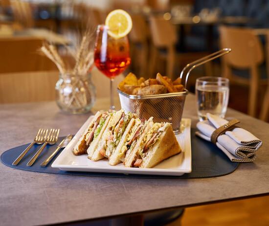 LOUNGE BAR Hotel Raffaello Milan LOUNGE BAR Hotel Raffaello Milan