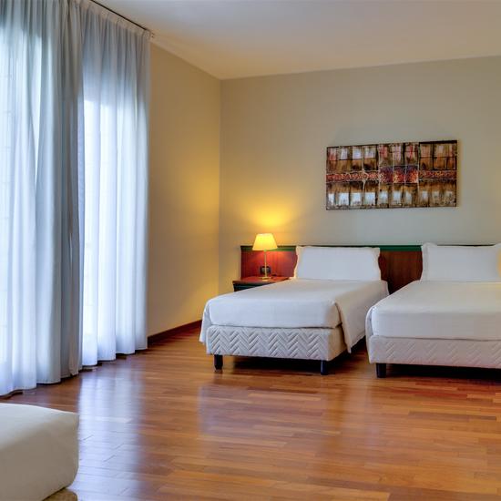 Triple Room Raffaello Hotel Milan Triple Room Raffaello Hotel Milan