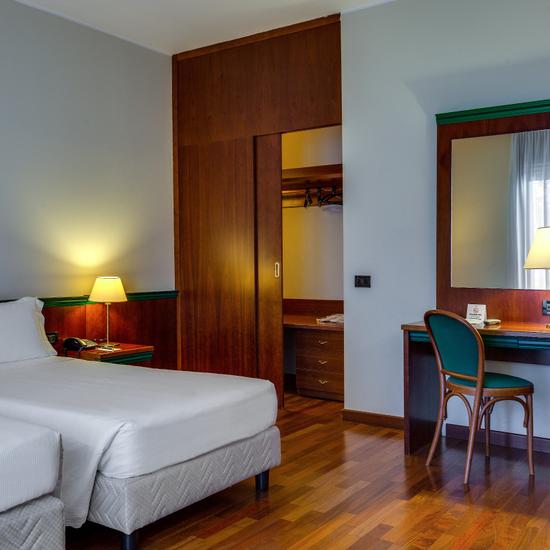 Triple Room Raffaello Hotel Milan Triple Room Raffaello Hotel Milan