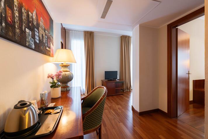 Junior Suite Hotel Raffaello Milan Junior Suite Hotel Raffaello Milan