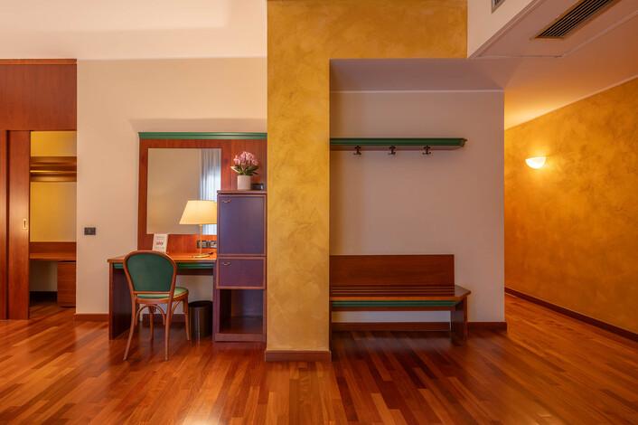 Triple Room Hotel Raffaello Milan Triple Room Hotel Raffaello Milan