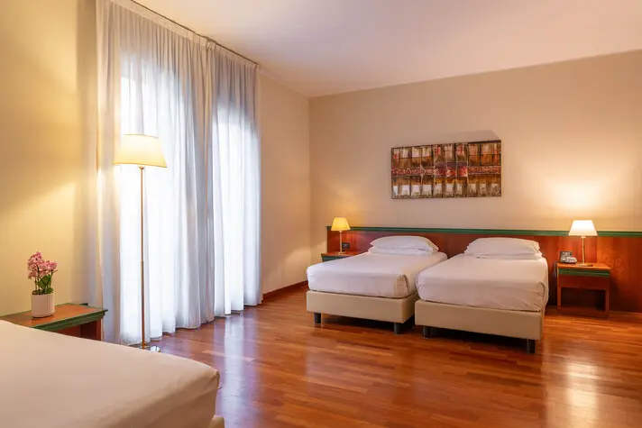 Triple Room Hotel Raffaello Milan Triple Room Hotel Raffaello Milan