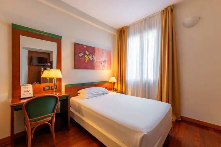 Single Room Hotel Raffaello Milan Single Room Hotel Raffaello Milan