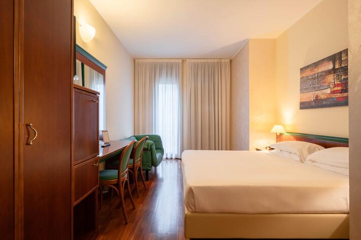 Double Room Hotel Raffaello Milan Double Room Hotel Raffaello Milan